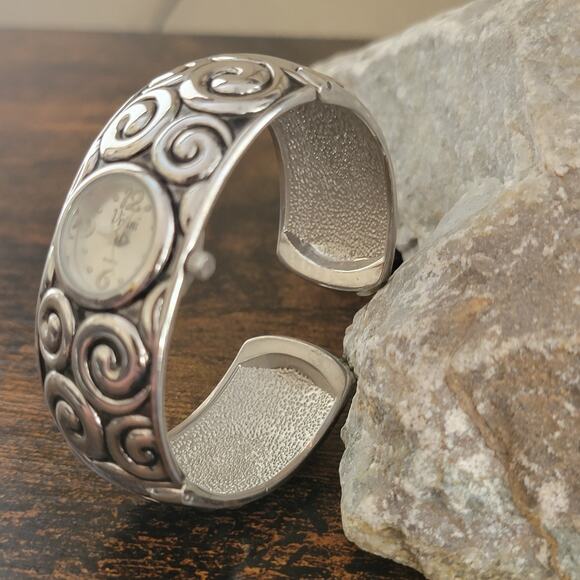 Vintage Watches Vivani Silver Swirl Cuff Bracelet Watch Round Dial Quartz - Picture 2 of 10